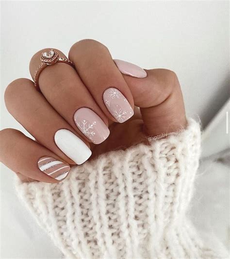 nude christmas nail ideas